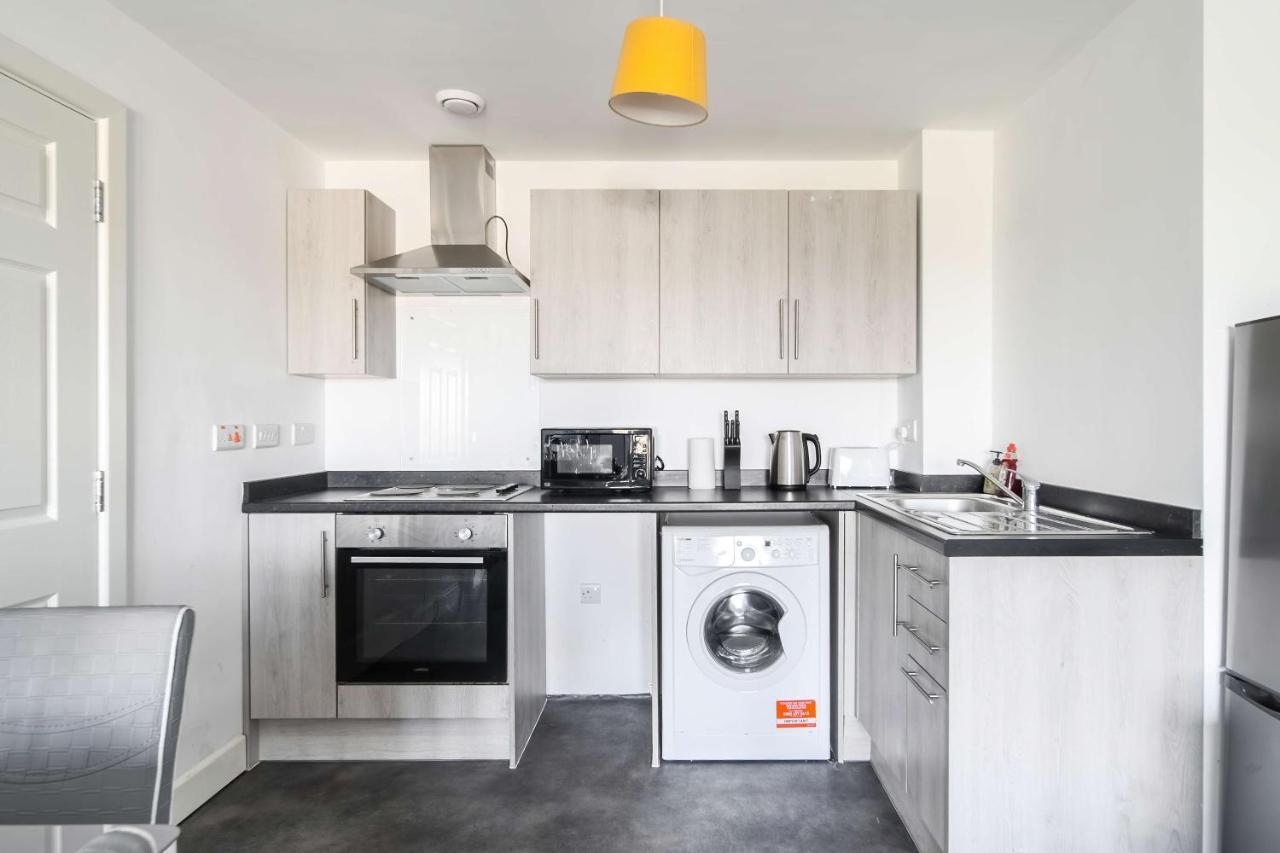 Livestay-New Private Apartment Building Minutes From Heathrow Slough Extérieur photo