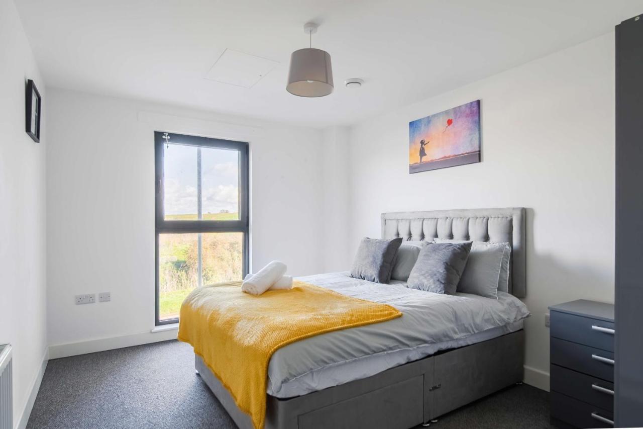 Livestay-New Private Apartment Building Minutes From Heathrow Slough Extérieur photo