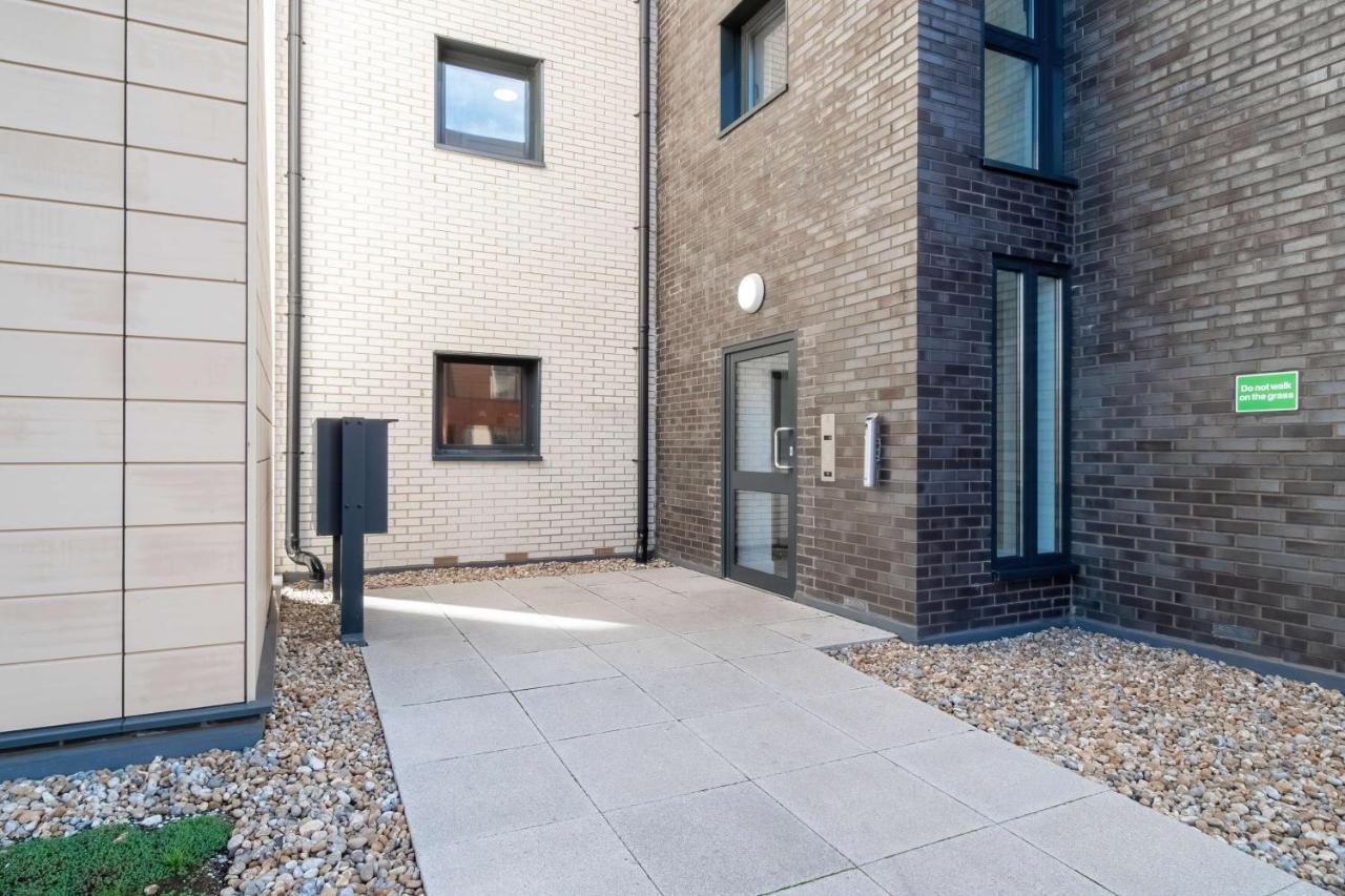 Livestay-New Private Apartment Building Minutes From Heathrow Slough Extérieur photo