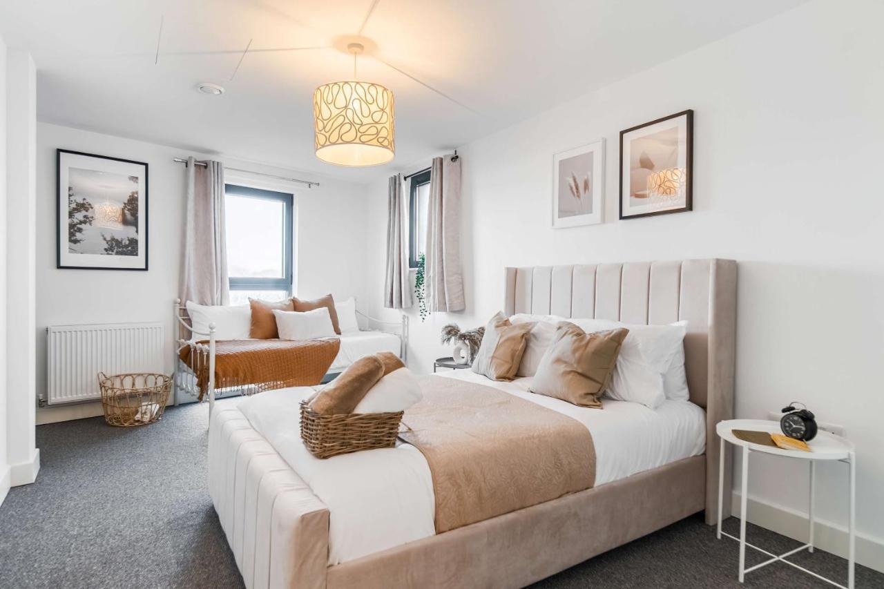 Livestay-New Private Apartment Building Minutes From Heathrow Slough Extérieur photo
