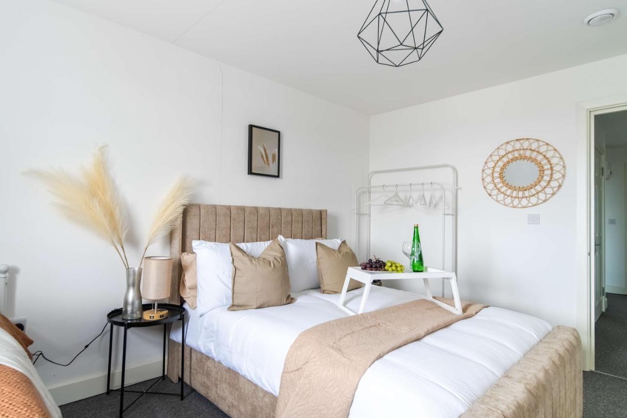 Livestay-New Private Apartment Building Minutes From Heathrow Slough Extérieur photo