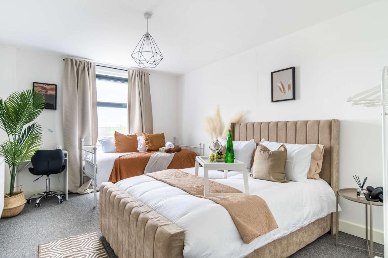 Livestay-New Private Apartment Building Minutes From Heathrow Slough Extérieur photo