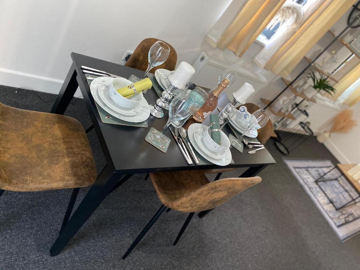 Livestay-New Private Apartment Building Minutes From Heathrow Slough Extérieur photo