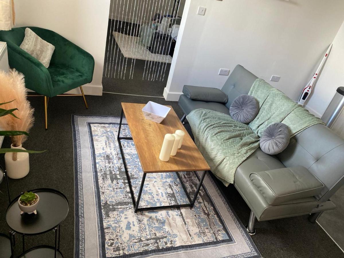 Livestay-New Private Apartment Building Minutes From Heathrow Slough Extérieur photo