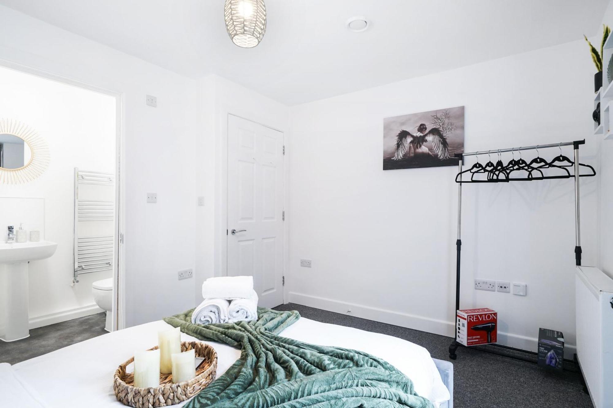 Livestay-New Private Apartment Building Minutes From Heathrow Slough Extérieur photo