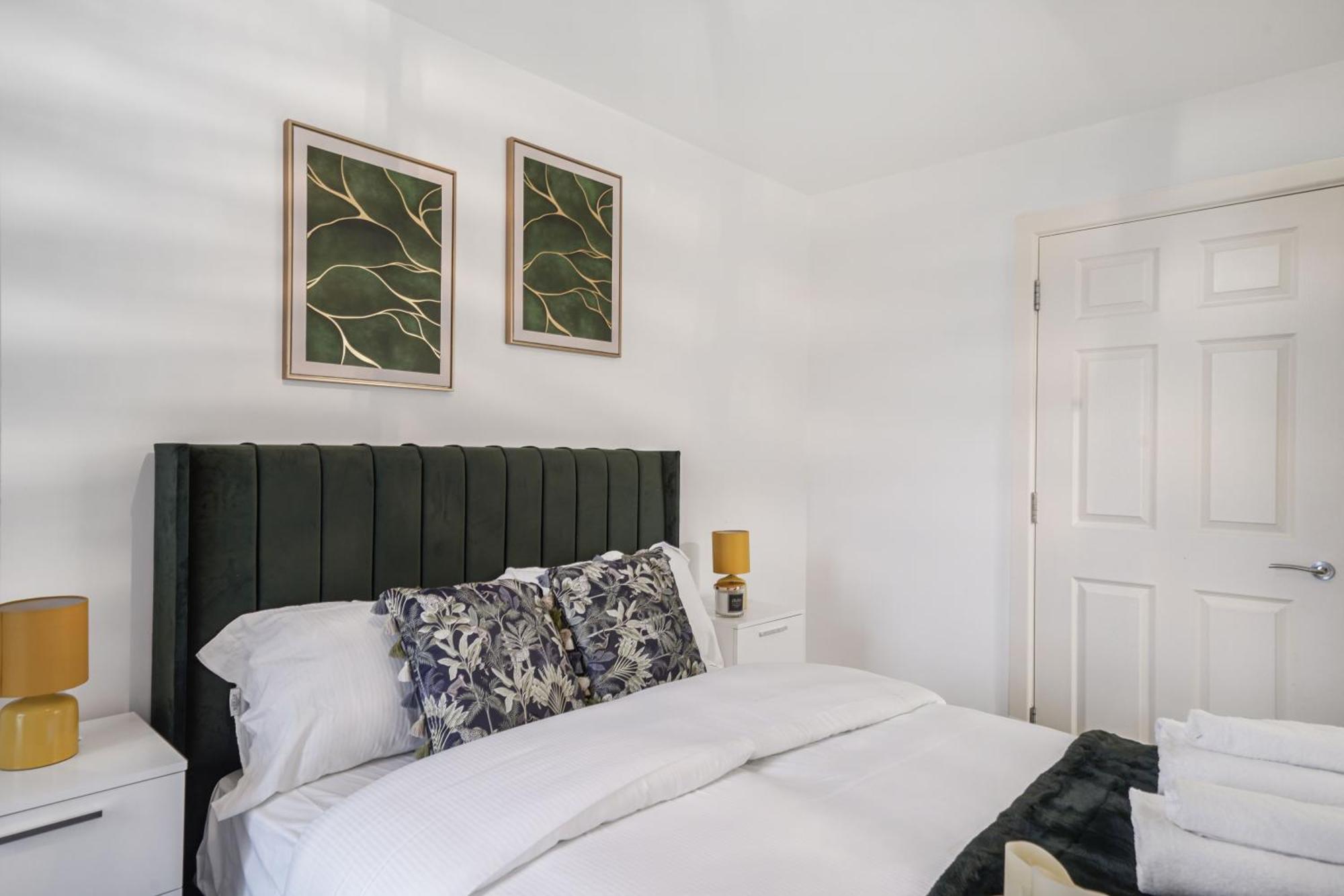 Livestay-New Private Apartment Building Minutes From Heathrow Slough Extérieur photo