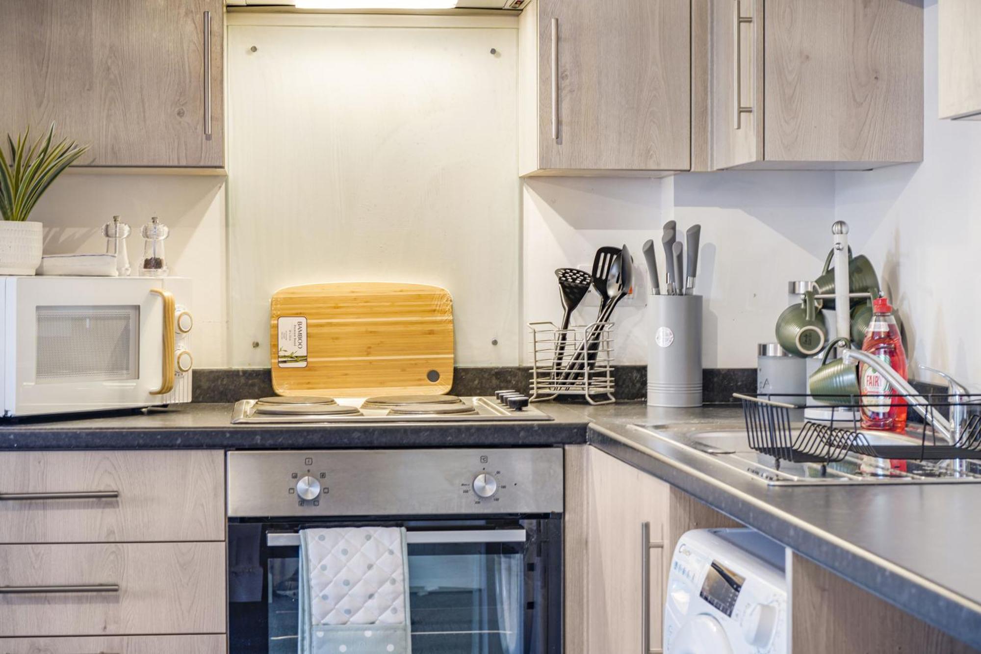 Livestay-New Private Apartment Building Minutes From Heathrow Slough Extérieur photo