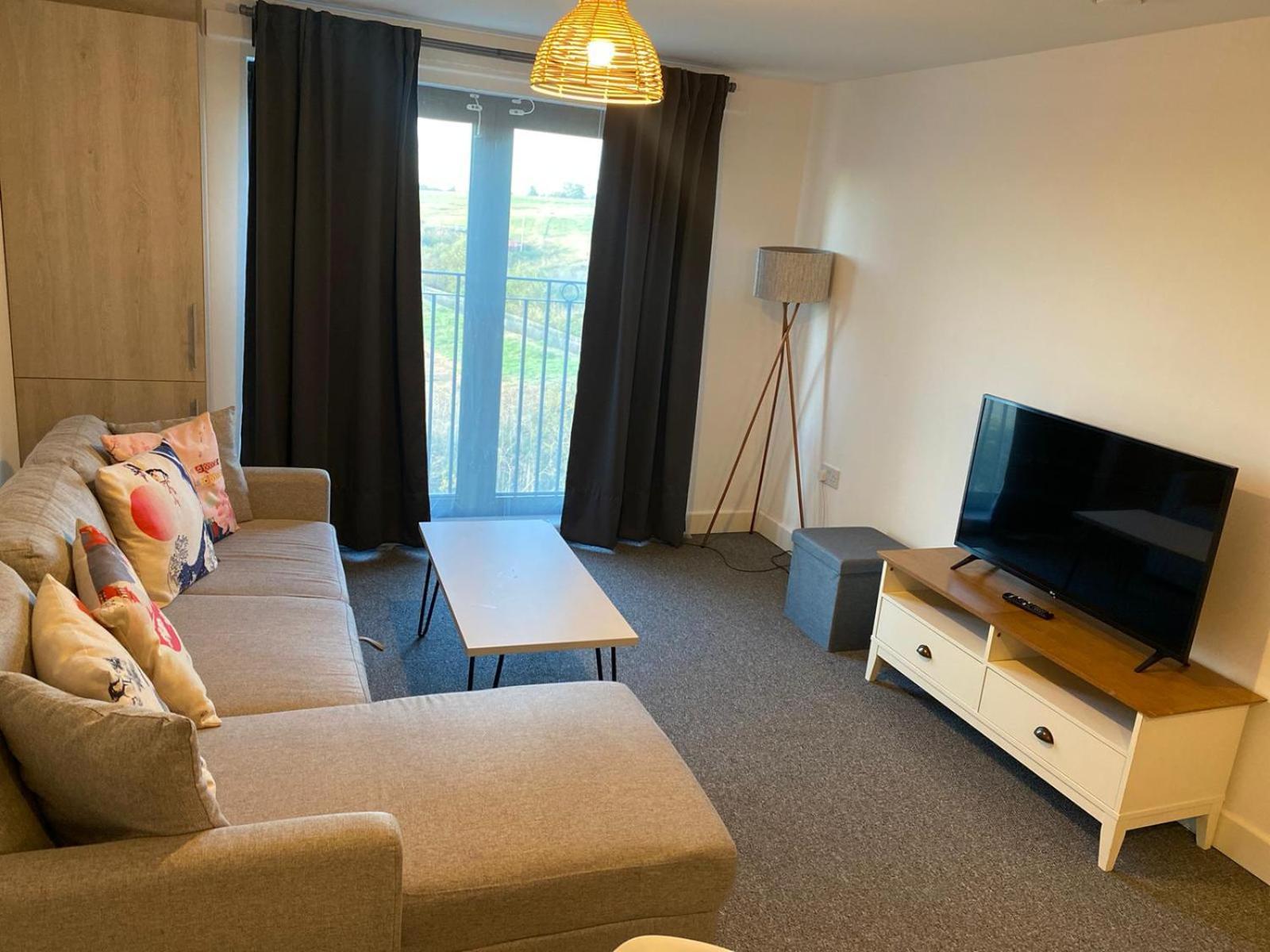 Livestay-New Private Apartment Building Minutes From Heathrow Slough Extérieur photo