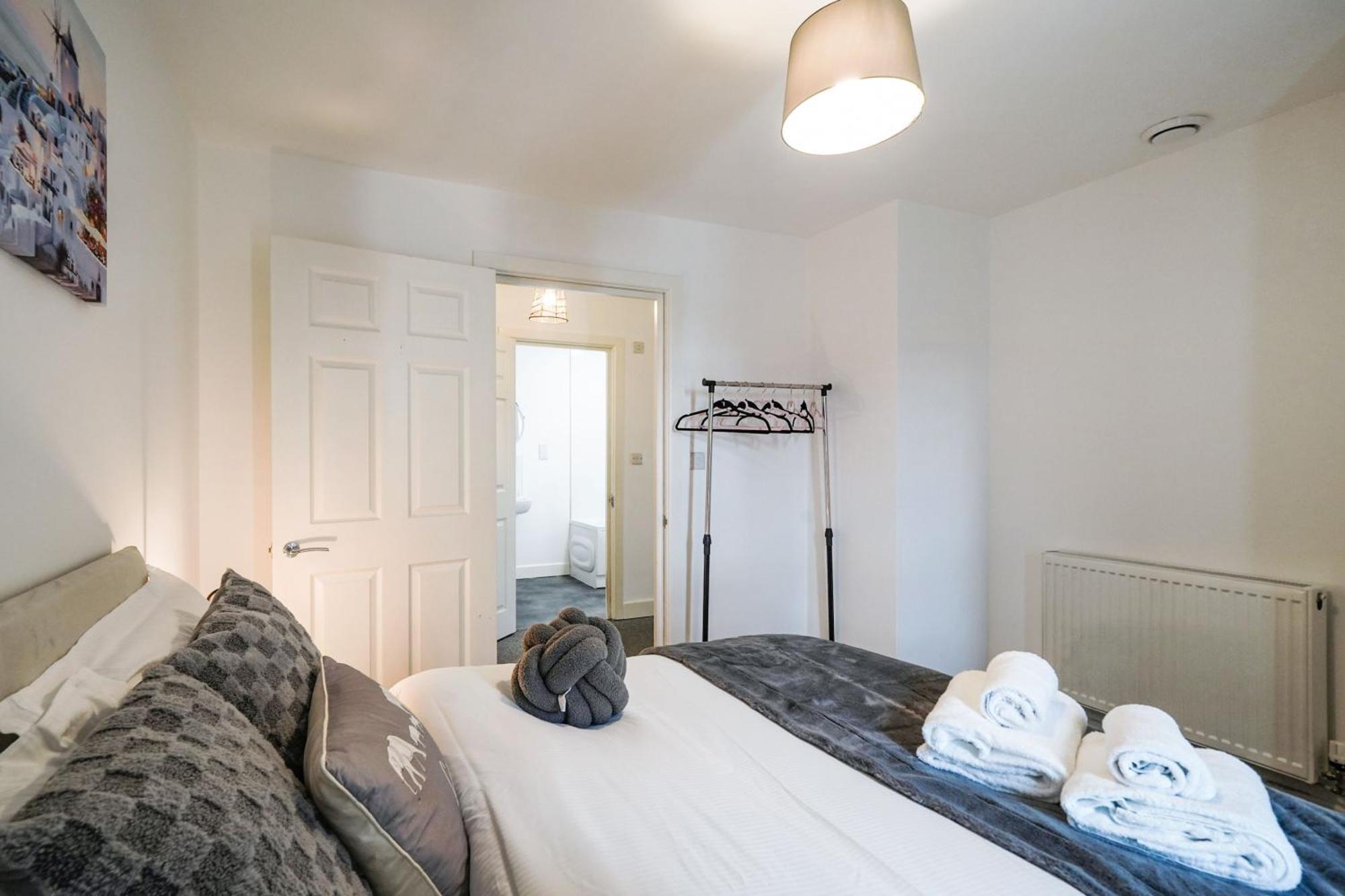 Livestay-New Private Apartment Building Minutes From Heathrow Slough Extérieur photo